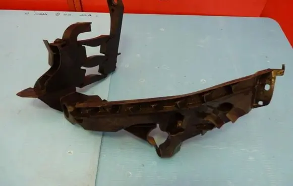 Audi A4 S4 B8 8K Headlight/headlamp mounting bracket 8k0805607