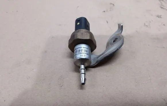 Fuel pressure sensor