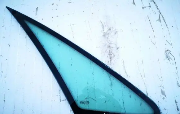 Citroen Xsara Picasso Front triangle window/glass 