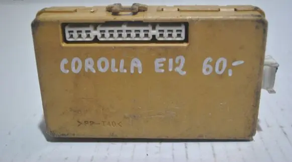 Toyota Corolla Verso E121 Fuse module 8264113040