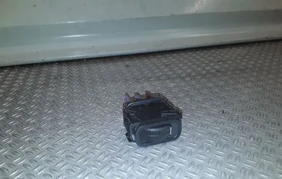 Mercedes-Benz Vaneo W414 Headlight level height control switch