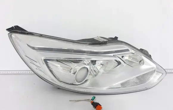 Ford Focus Headlight/headlamp BM5113D154AH