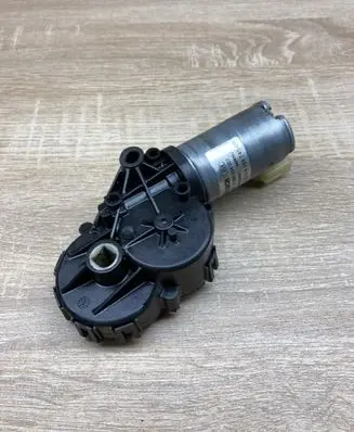 BMW 5 F10 F11 Seat adjustment motor 9168745 0390204007