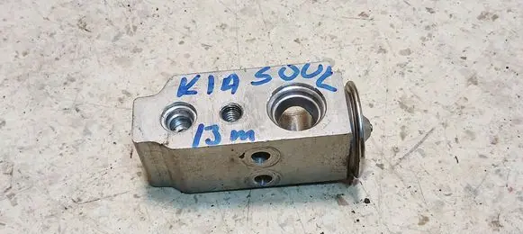 Air conditioning (A/C) expansion valve
