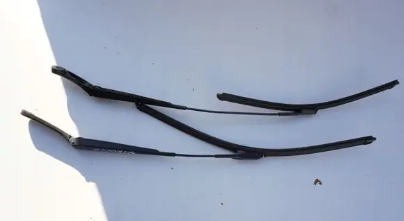 Volkswagen Scirocco Front wiper blade arm