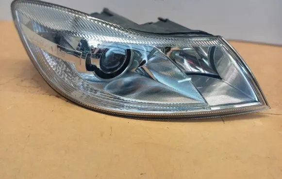 Skoda Octavia Mk3 (5E) Headlight/headlamp 1Z1941016G