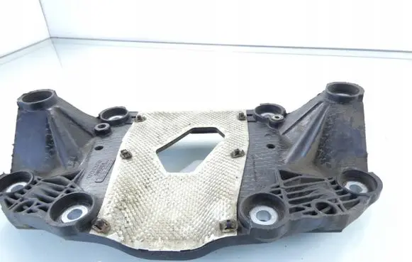Volvo XC70 Rear differential/diff mount bracket 30639931