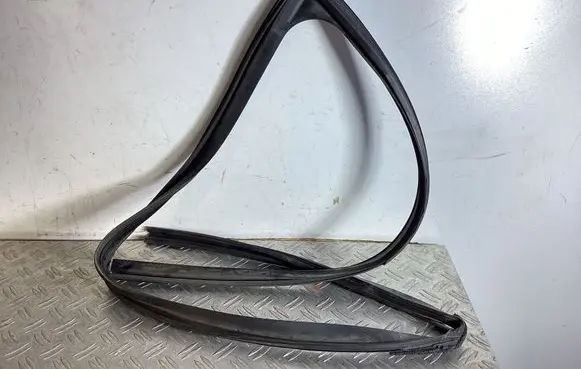 Lexus GS 250 350 300H 450H Front door rubber seal 6815130210