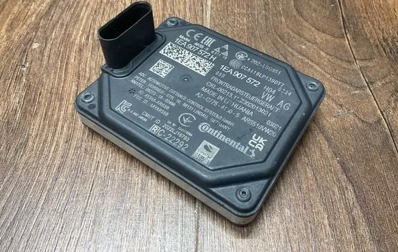 Skoda Enyaq iV Distronic sensor radar 1EA907572H 1EA907572