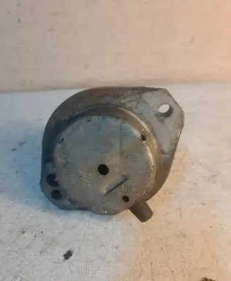 BMW 5 E60 E61 Engine mount bracket 6769874