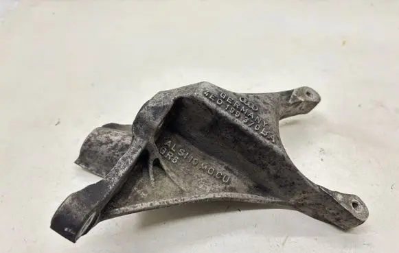 Audi A8 S8 D3 4E Engine mounting bracket 4E0199370BA