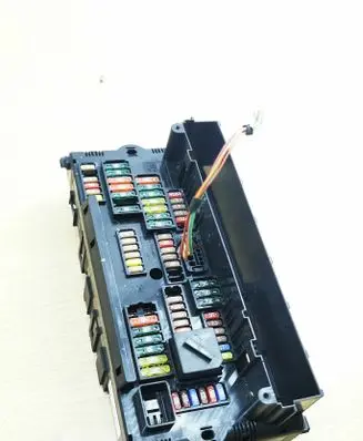 BMW 5 F10 F11 Fuse module 9234421