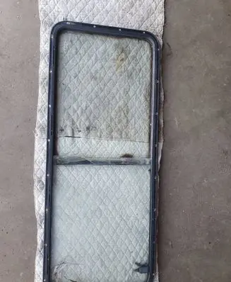 Land Rover Defender Side middle window/glass AR5080