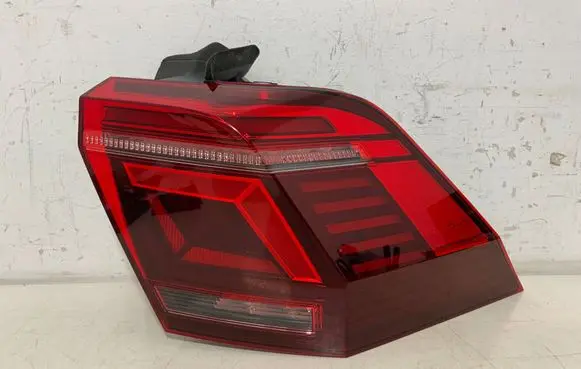 Volkswagen Tiguan Rear/tail lights 5NA945208J