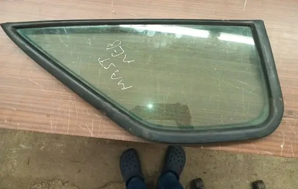 Renault Master II Front door vent window glass four-door 