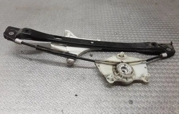 Volkswagen Jetta V Rear window lifting mechanism without motor 