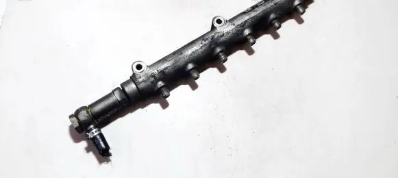 Volvo V70 Fuel main line pipe 8658252