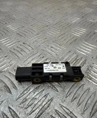 Volkswagen Touareg I Airbag deployment crash/impact sensor 161102 0231R0H540FC 7L0909606