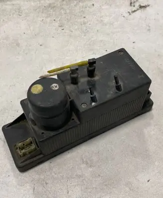 Mercedes-Benz E W210 Central locking vacuum pump 0132006338 2108000048