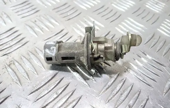 Mitsubishi Galant Tailgate exterior lock 
