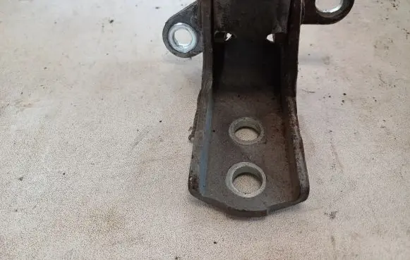 Toyota Avensis T250 Front door upper hinge