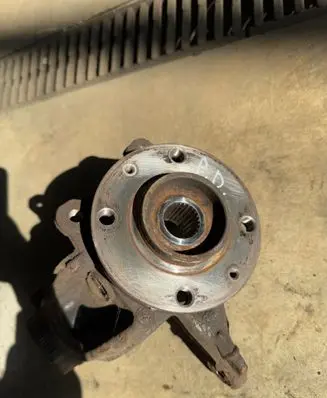 Front wheel hub