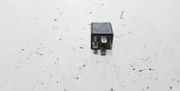 Volkswagen Polo Other relay 1J0906381 V2334863XX333