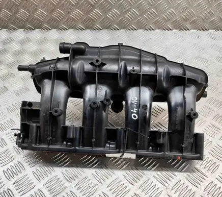 Volkswagen Golf V Intake manifold 06F133201N