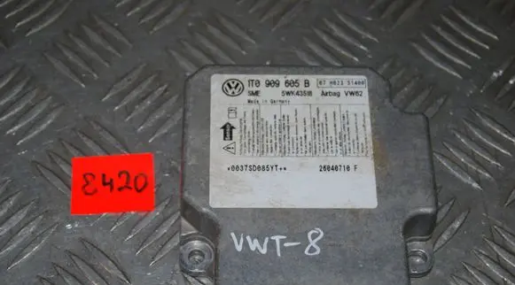 Volkswagen Touran I Airbag control unit/module 1T0909605B