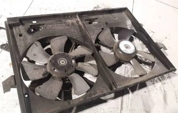 Mazda MPV Radiator cooling fan shroud 