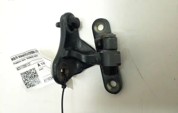 Mercedes-Benz R W251 Front door upper hinge A2517200137