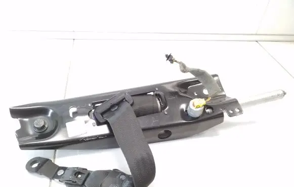 Volvo V70 Front seatbelt 39818796