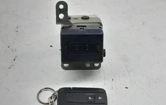 Toyota Corolla Verso E121 Ignition lock 2584ARI24KTY