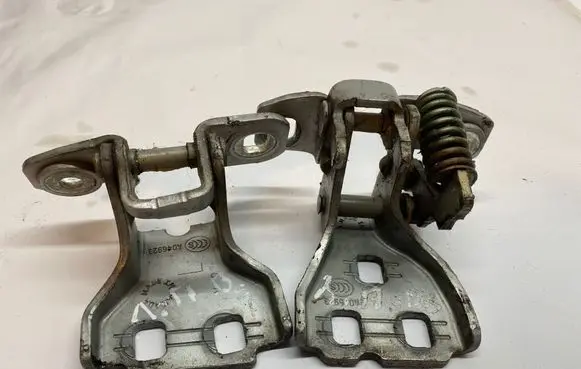 Jeep Grand Cherokee (WK) Front door hinge set 