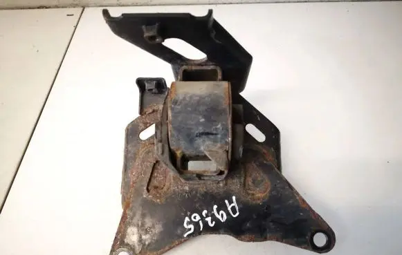 Toyota Yaris Engine mount bracket