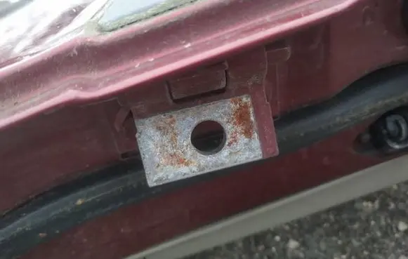 Volvo XC90 Rear door lower hinge