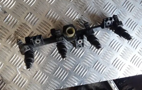 Renault Clio I Fuel injectors set 7700868573 866313