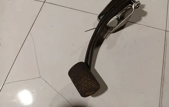 Mercedes-Benz ML W164 Brake pedal A1642901901