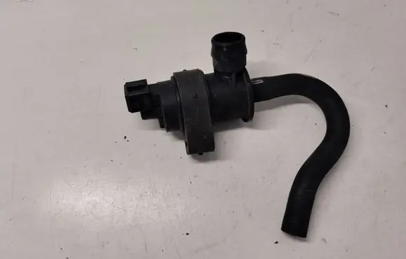 Volvo C30 Vacuum valve 8653909