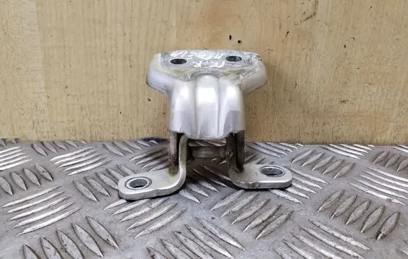 KIA Sorento Front door lower hinge 