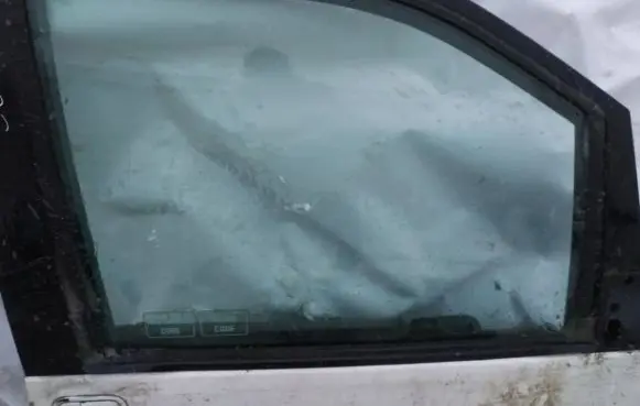 Peugeot 806 Front door window glass four-door