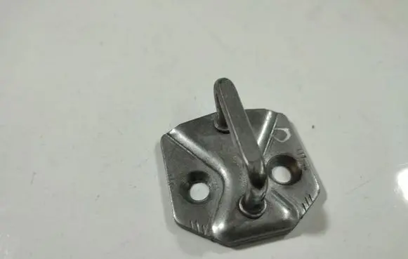 Ford Focus Front door lock loop/hook striker 31335117