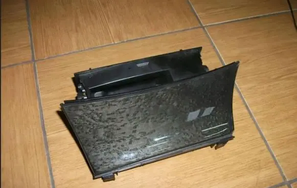 Mercedes-Benz CLS C219 Car ashtray A2116802852