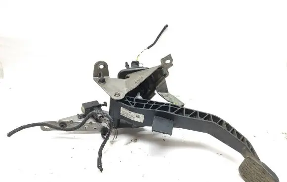 Volvo V40 Clutch pedal 3138127 11839M04