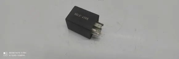 Volkswagen PASSAT B4 Window wiper relay 431955531