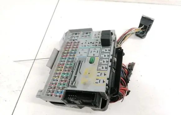 Opel Zafira A Fuse box set 90589965