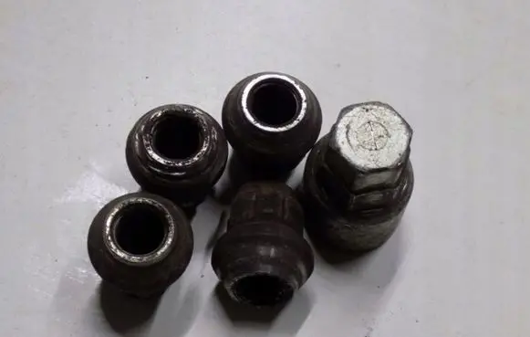 Nissan Qashqai Wheel nut cap/cover 