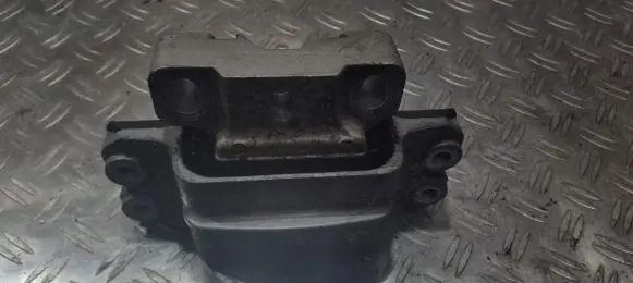 Engine mount bracket