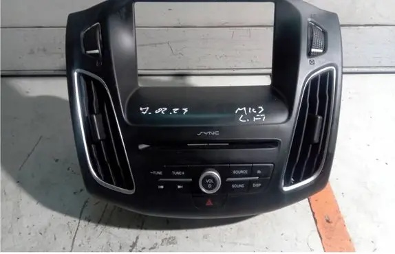 Ford Focus Radio/CD/DVD/GPS head unit F1BT18C815LL HM5T14G370GNG