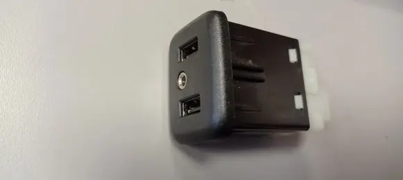 Chevrolet Camaro USB socket connector 13519224 P13519224 35022700